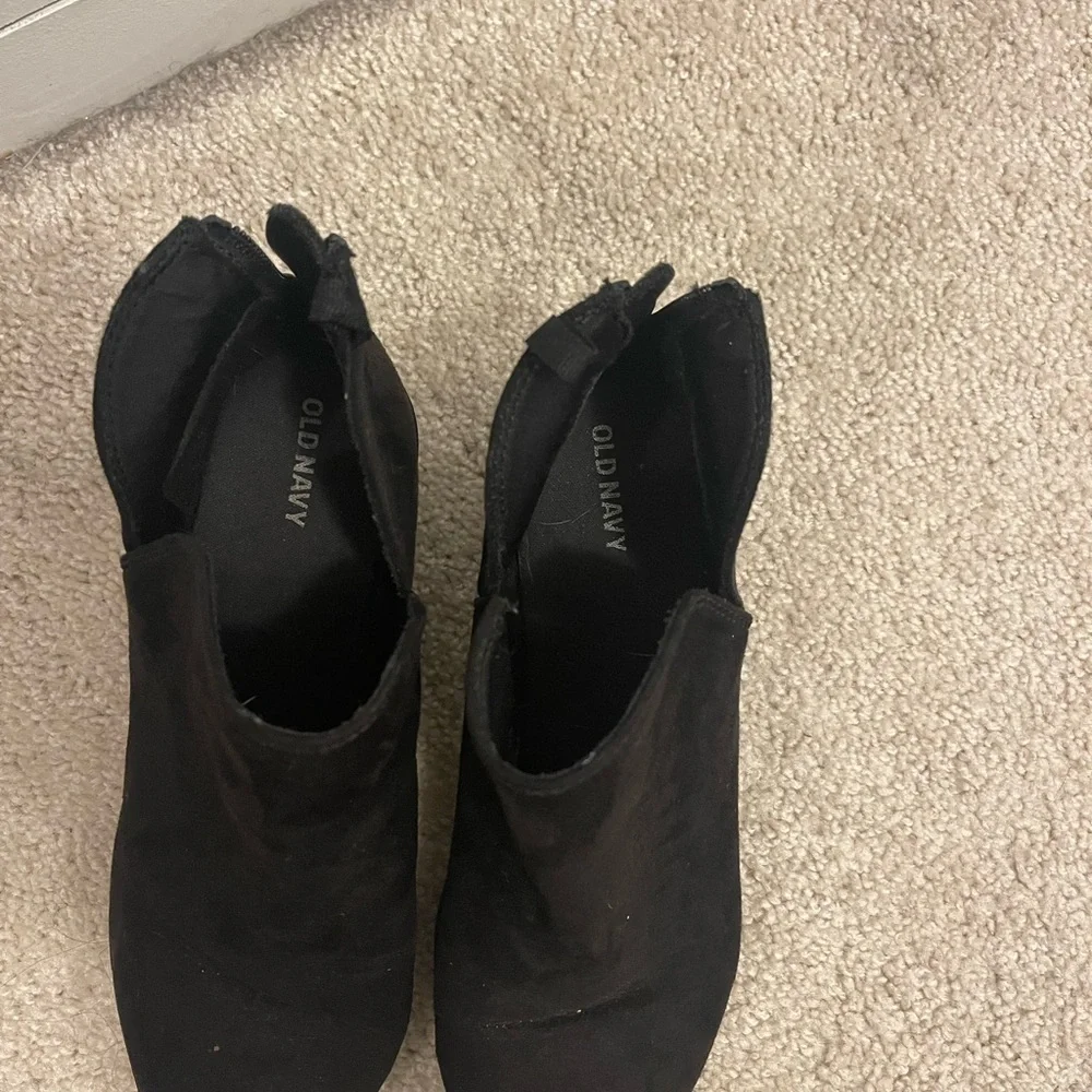 Black Old Navy Girls size 5 Booties